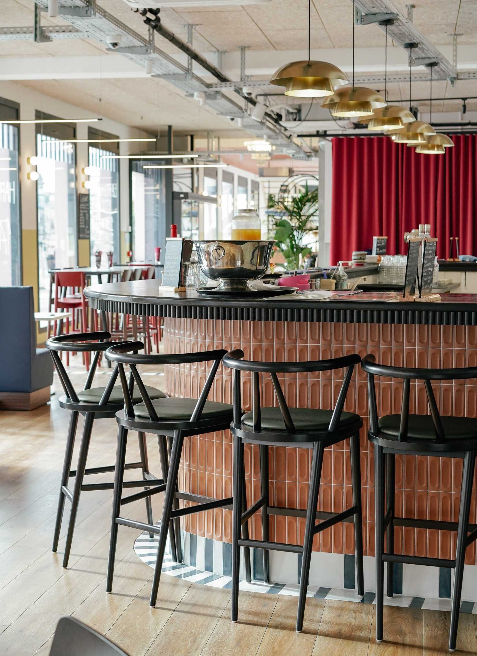 Un architecte spécialiste de l'architecture commerciale rénove un restaurant à Lyon