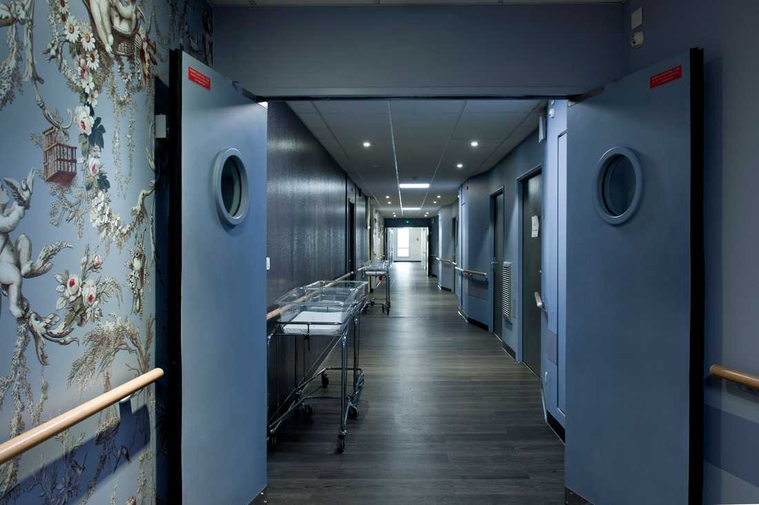 Rénovation des couloirs d'une clinique-maternité à Lyon
